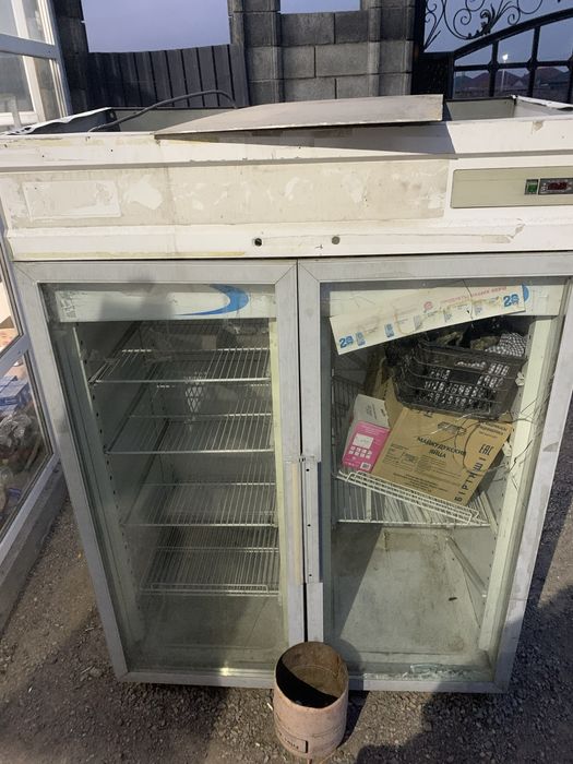 холодилник и  стеклонный полка для школада все для магазина