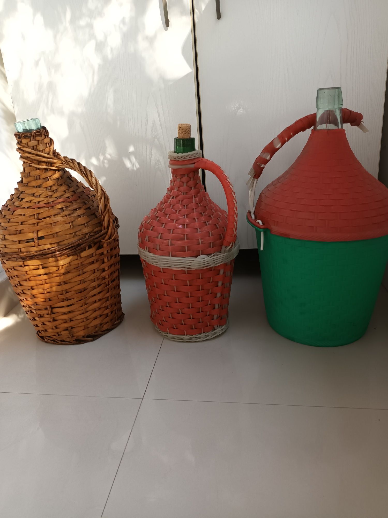 Казан,дамаджани,пирустия за огън,тави,тиган,купи,прибори,буркани