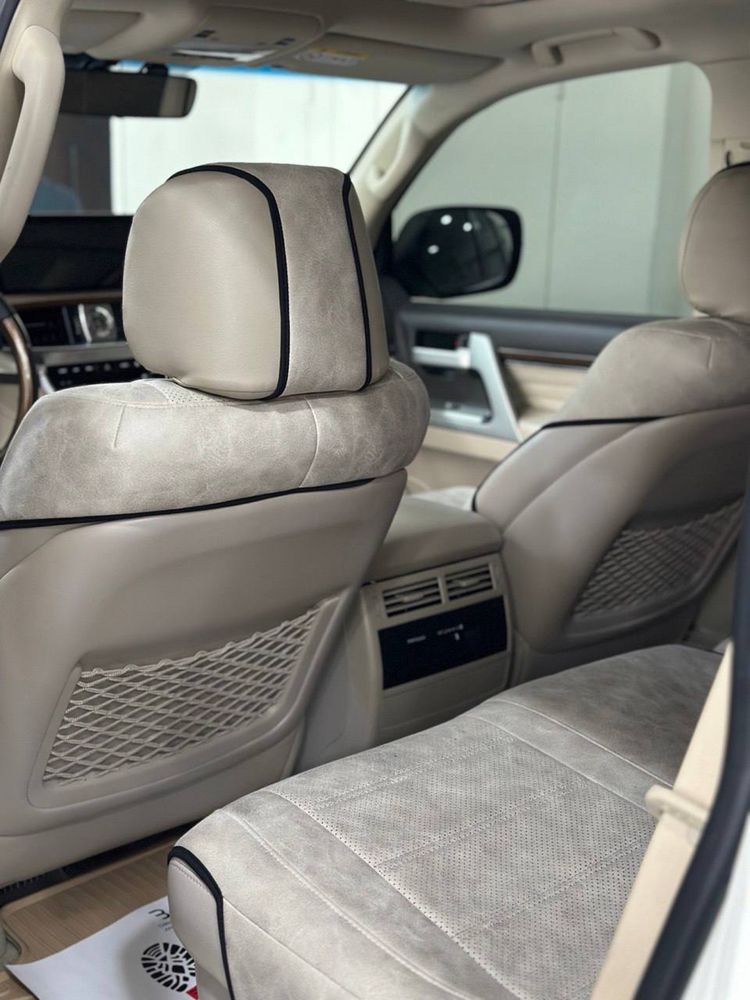 Автомобиль Toyota Land Cruiser 200