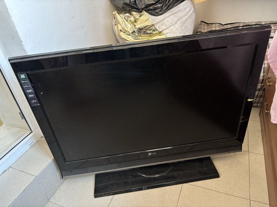 Телевизор LG.
