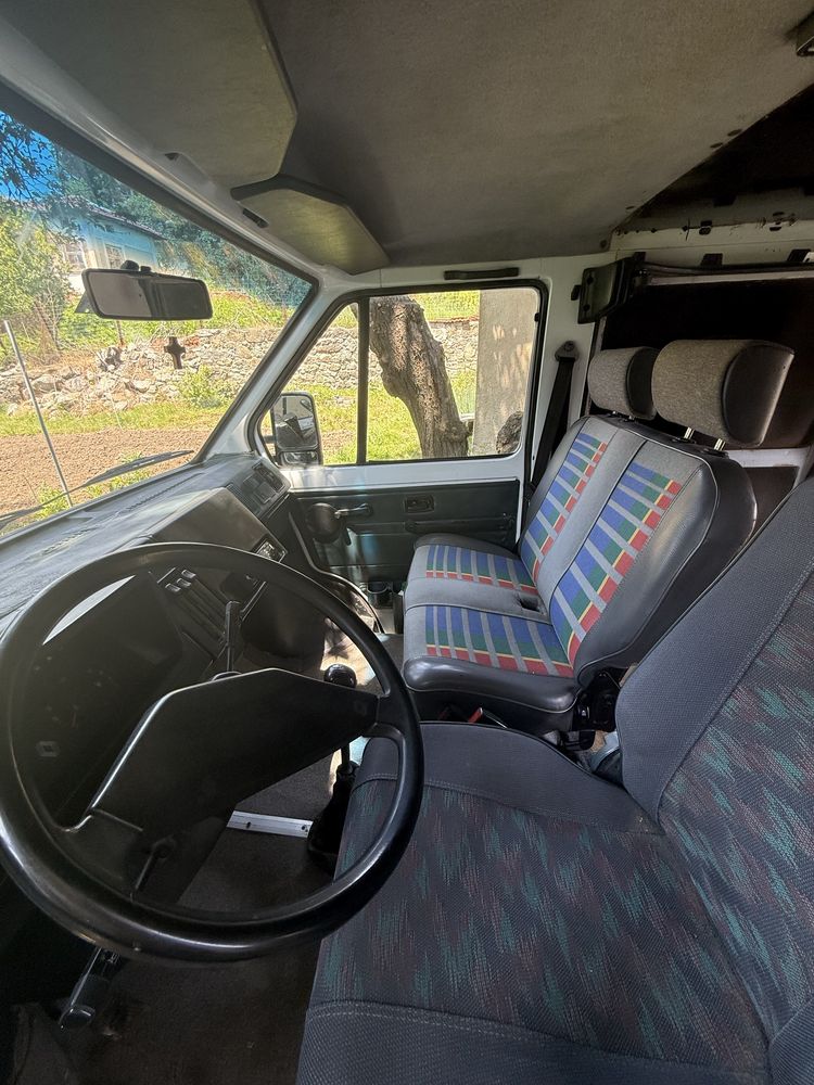 Бус Renault Trafic