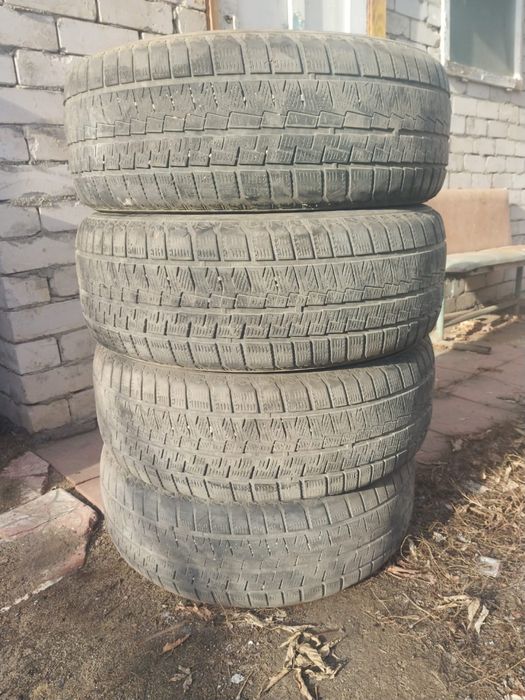 Продам всесезонные шины (липучка) 225/55 R17.