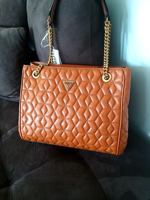 Дамска чанта GUESS