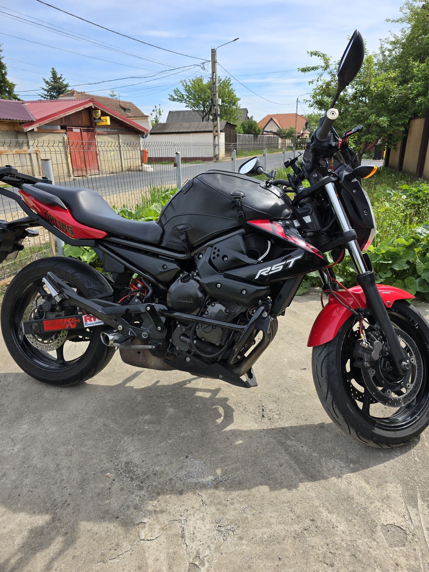 Motocicleta Yamaha XJ6 2011