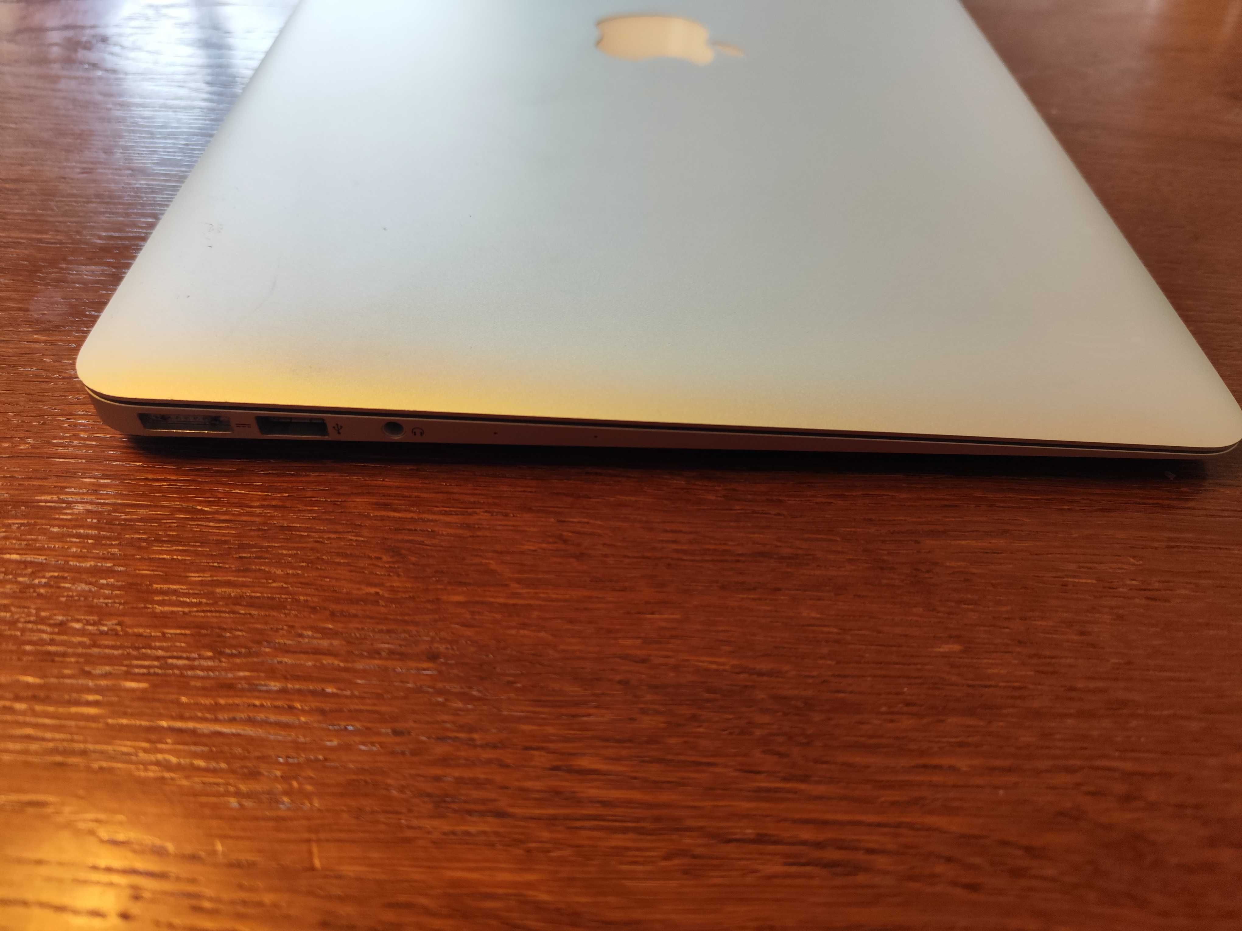 MacBook Air 13 2017 1.8GHz 8Gb RAM 128Gb SSD отличен