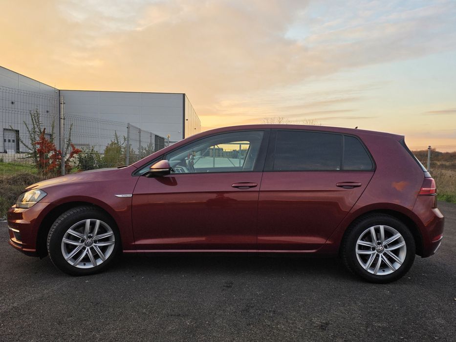 Vând VW Golf 7 1.5 TSI culoare deosebită!!