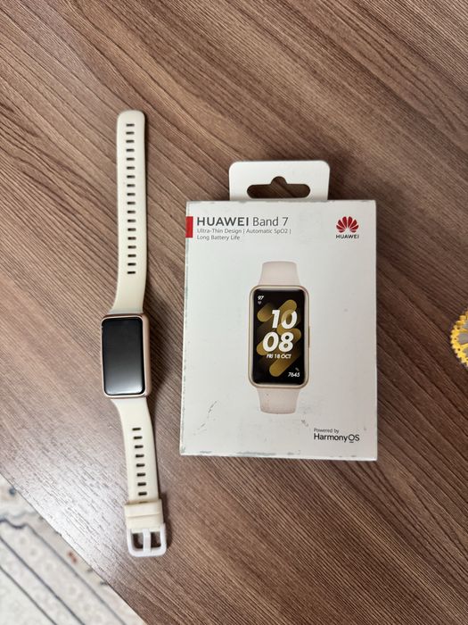 Продам часы спортивный HUAWEI Band 7