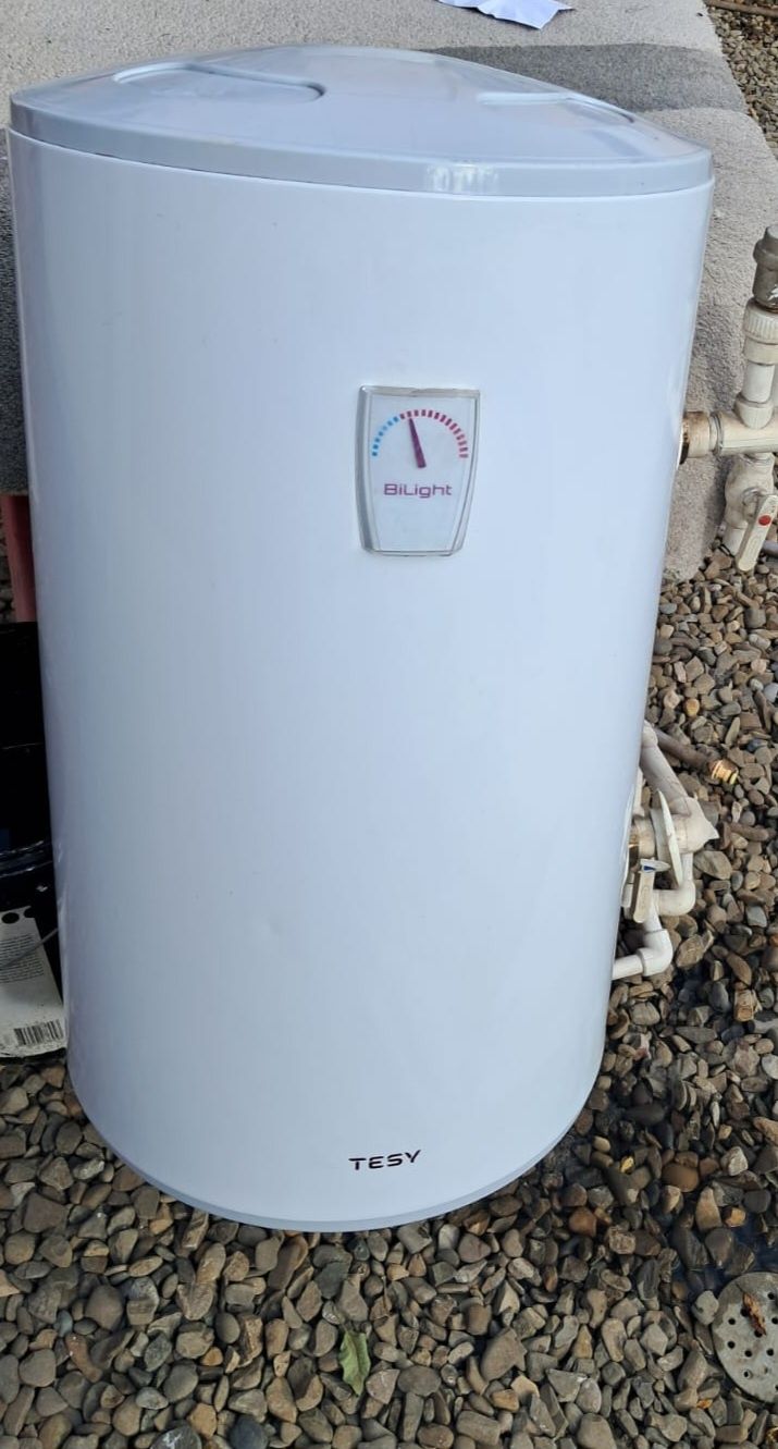 Vând boiler și Sursa neintreruptibila