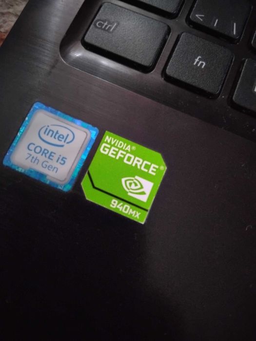 Laptop gaming  perfect functional cititi descrierea!!