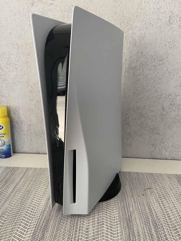 Конзола PS5 Disc Edition + Игра