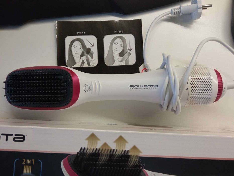 Четка за изправяне на коса Rowenta Express Air Brush CF6220F0