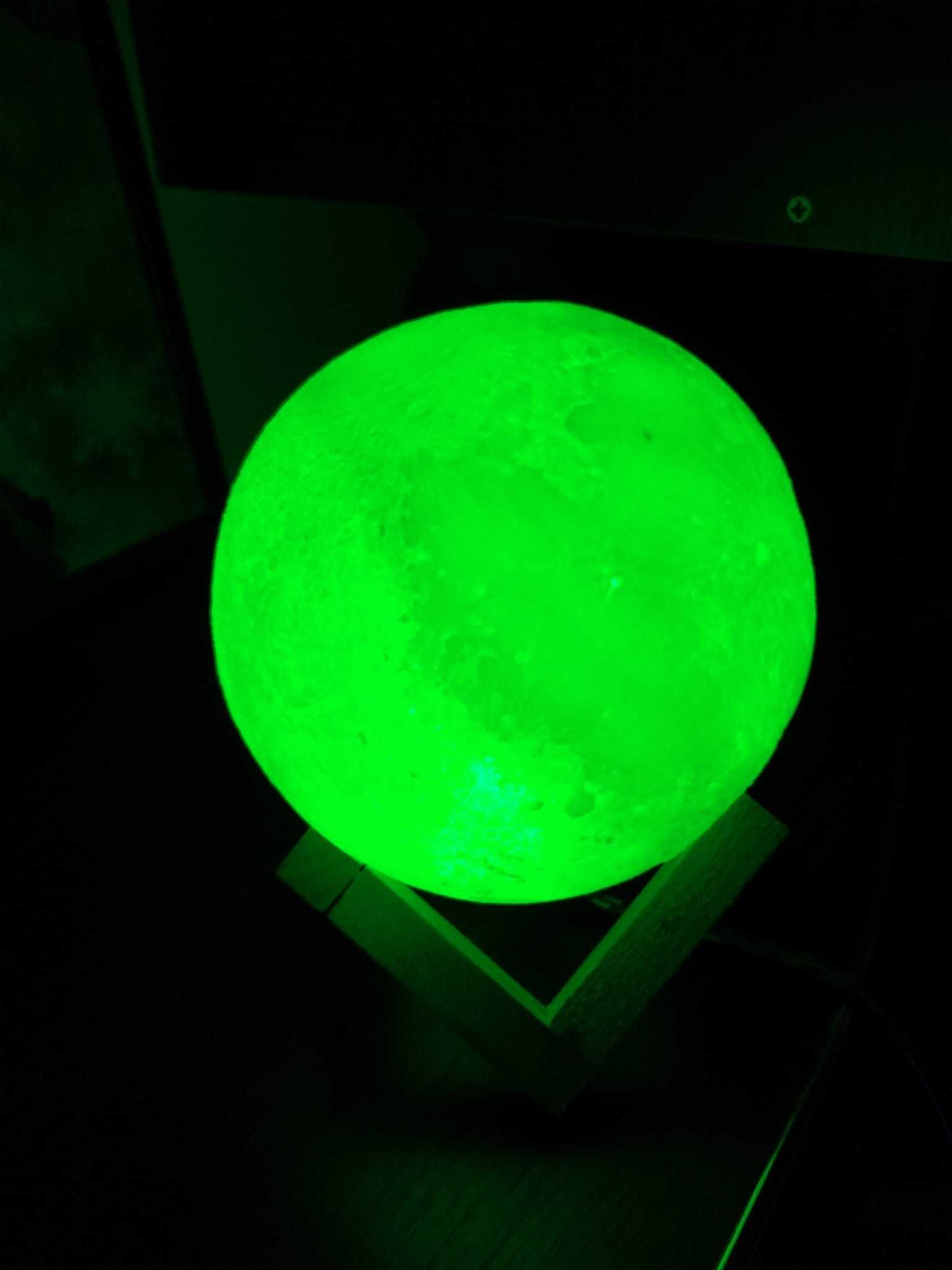 Lumina de noapte in fomra de Luna 3D