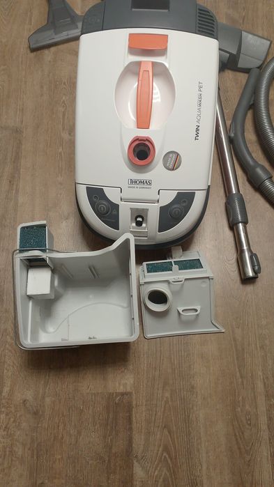 Aspirator Thomas cu filtrare prin apă