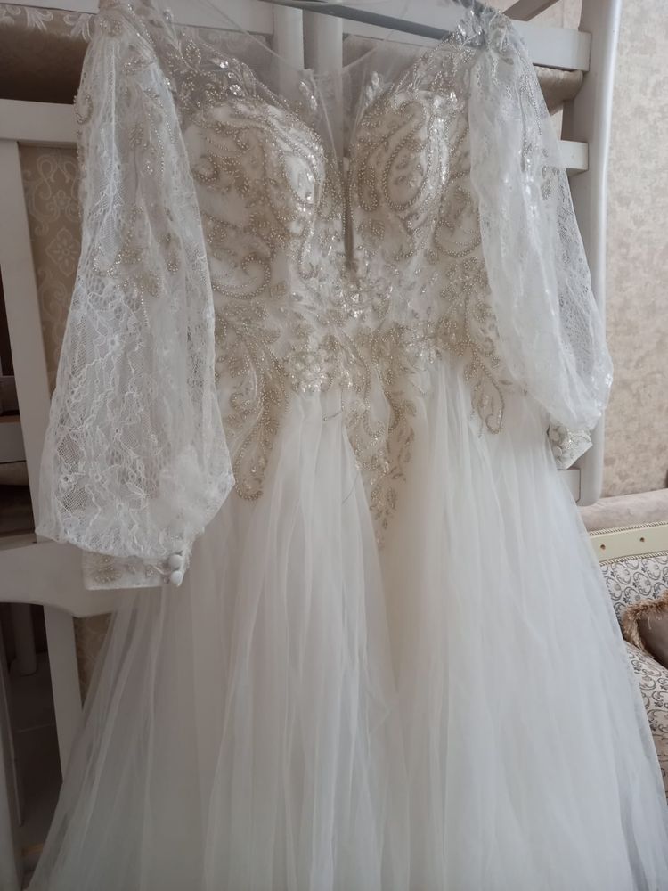 Свадебное нежное платье с ручной вышивкой