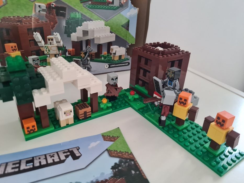 Vand set LEGO Minecraft - Pillager Outpost 21159, 303 piese
