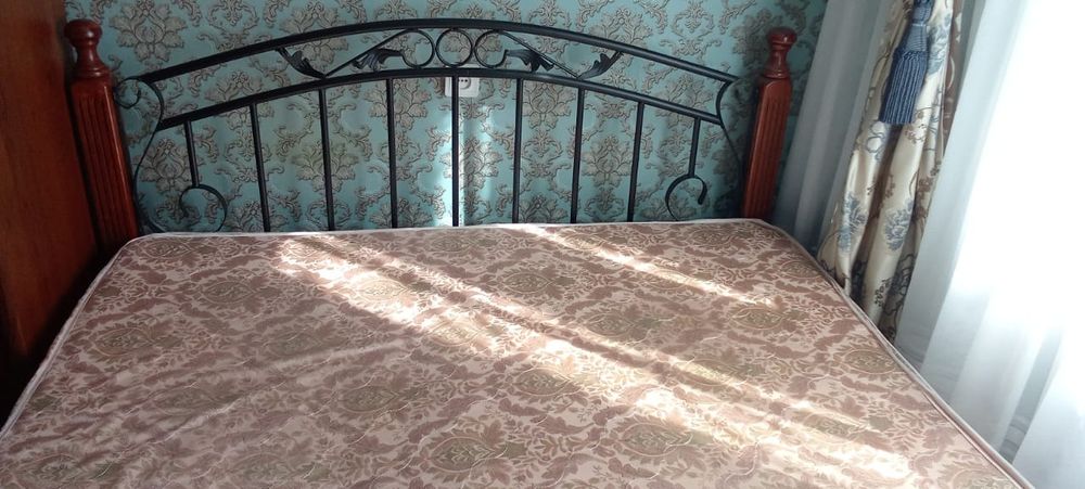 Кровать для спальни