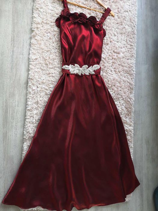 Vând rochii de ocazie