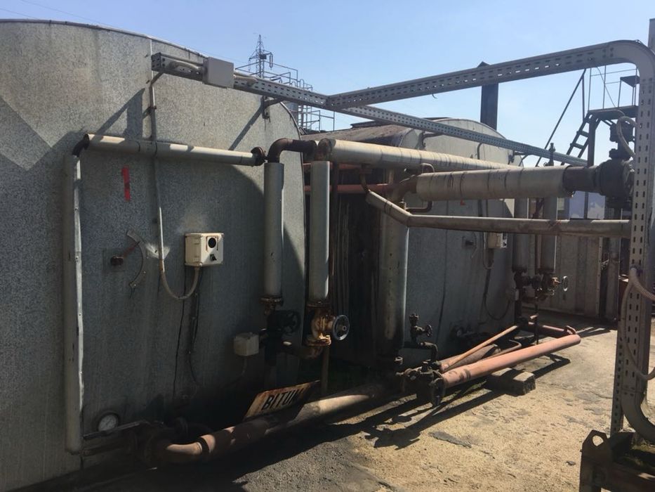 Vand 2 bazine 50t/ buc bitum marca wirtgen