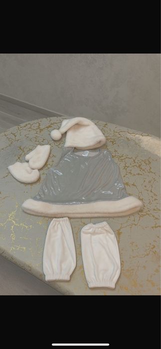 Новогодни костюм