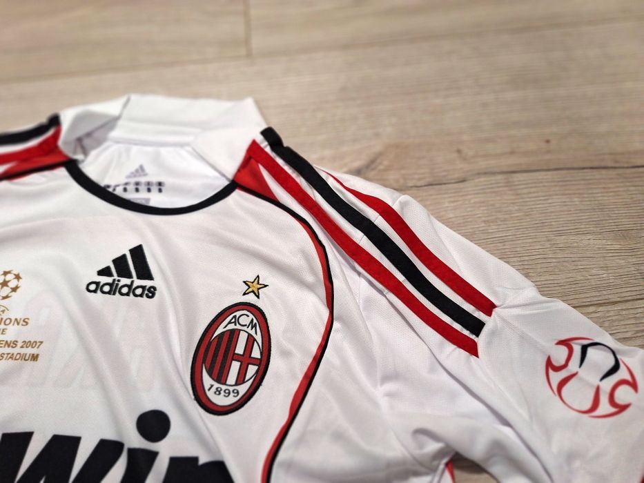 Футболна фланелка на Милан #Кака#22#ретро модел сезон 2006/2007!