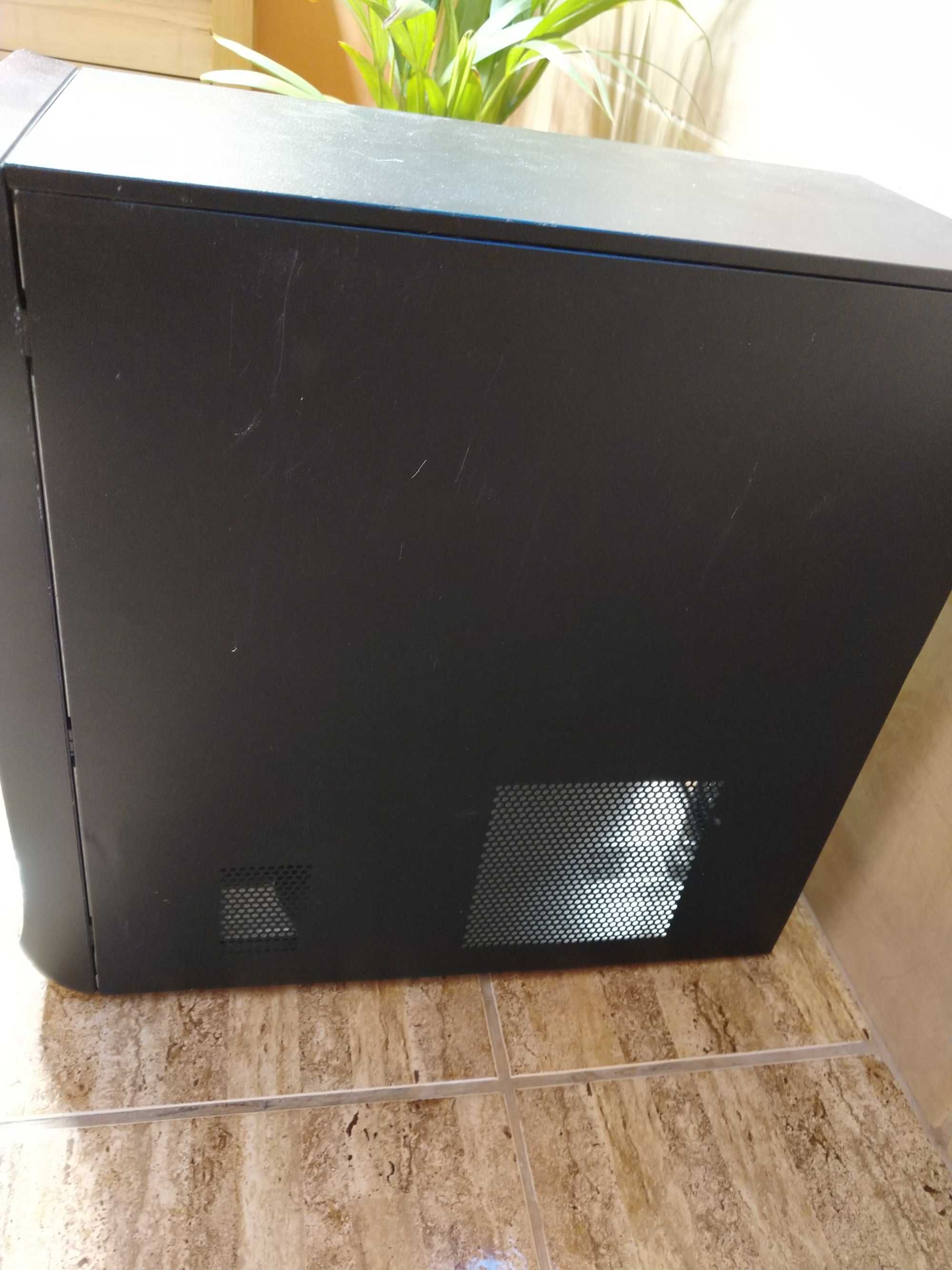 Intel i7 3770k, дъно-asus h61m-k, рам 2 х 8gb ddr3 Corsair, кутия.