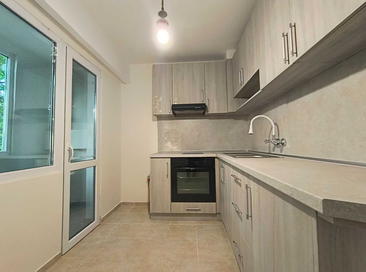 Продава се Тристаен апартамент в Русе, Здравец Изток - 77 кв.м за 1233 €/кв.м - Снимка #1
