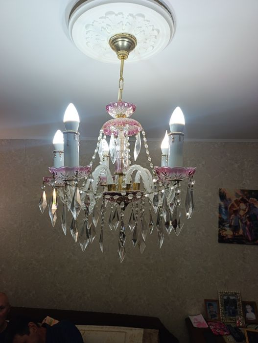 Продам красивую люстру.