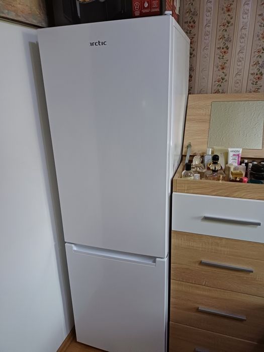 Frigider combi Arctic. Nou nout deloc na fost folosit.