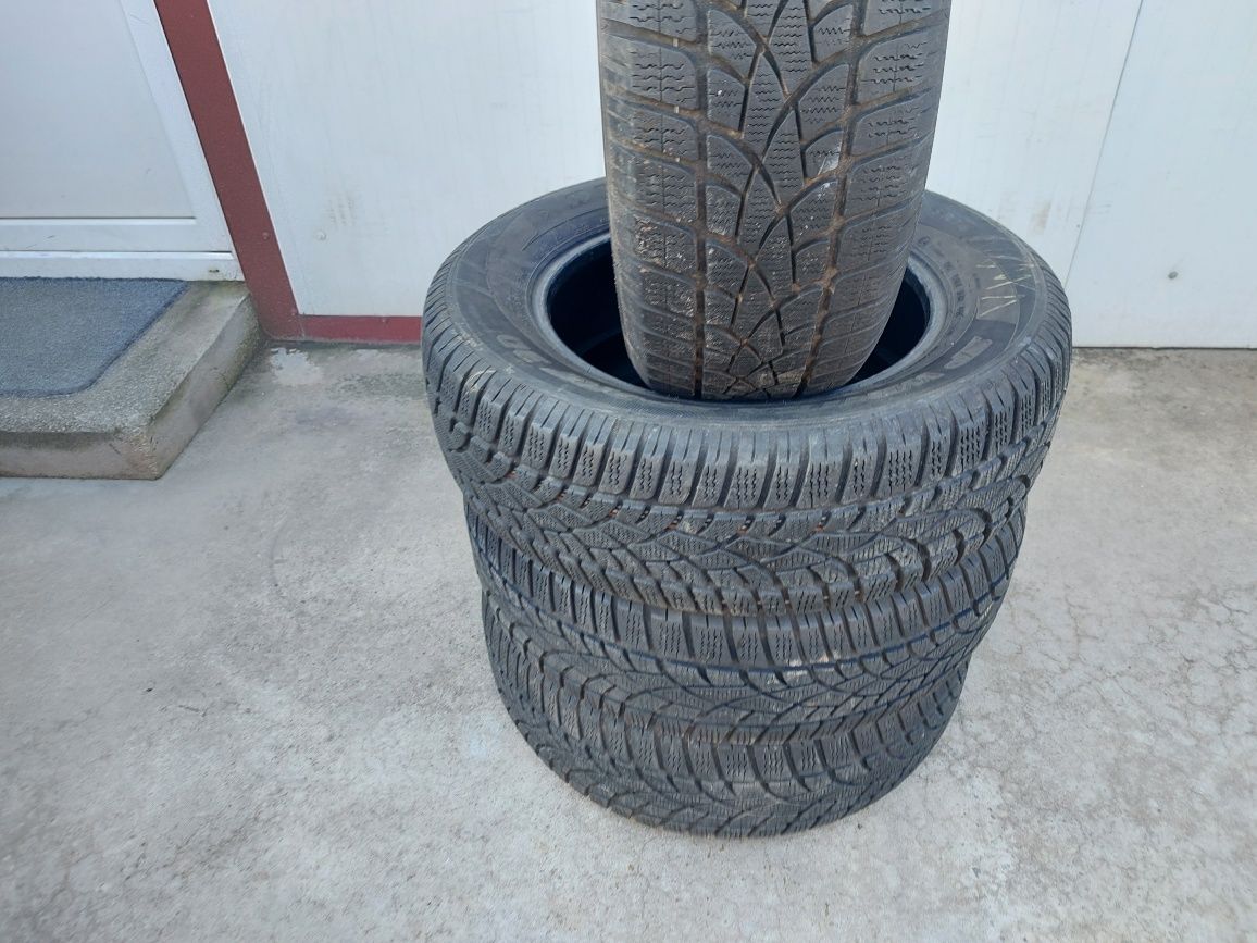 125 lei bucata! Set anvelope IARNA/M+S 215 65 16 Dunlop! 7 mm