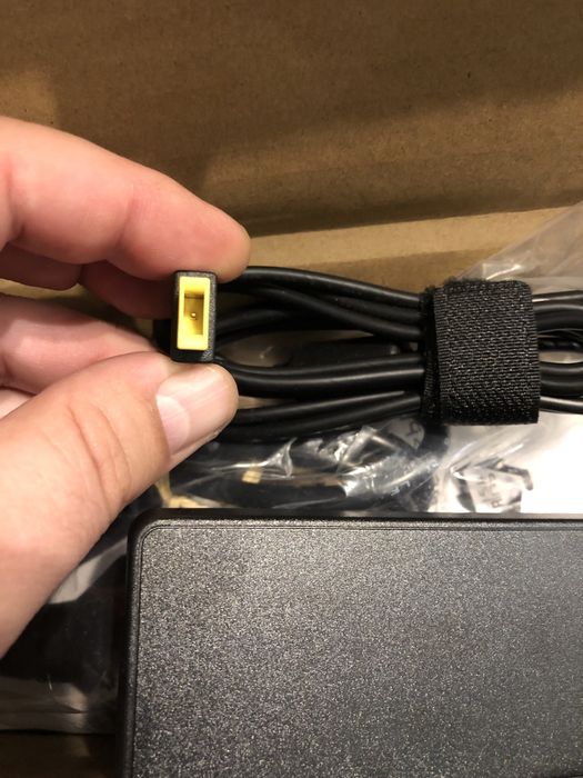 Încărcător NOU laptop Lenovo .