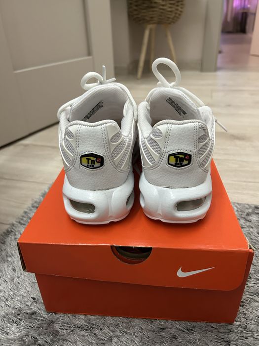 Обувки nike tn white