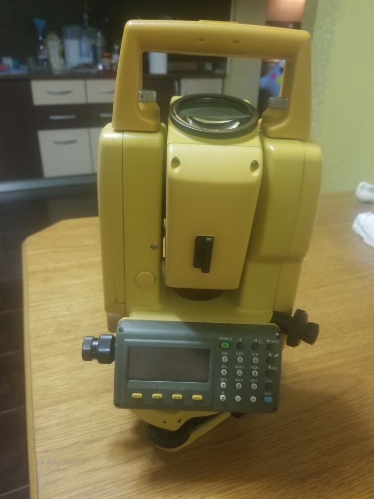 Statie totala topcon gts