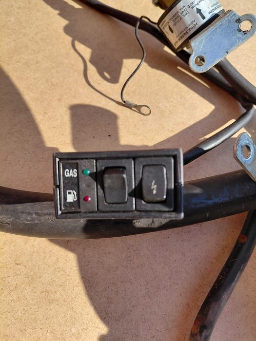 Продава се почти нова АГУ пълен комплект.