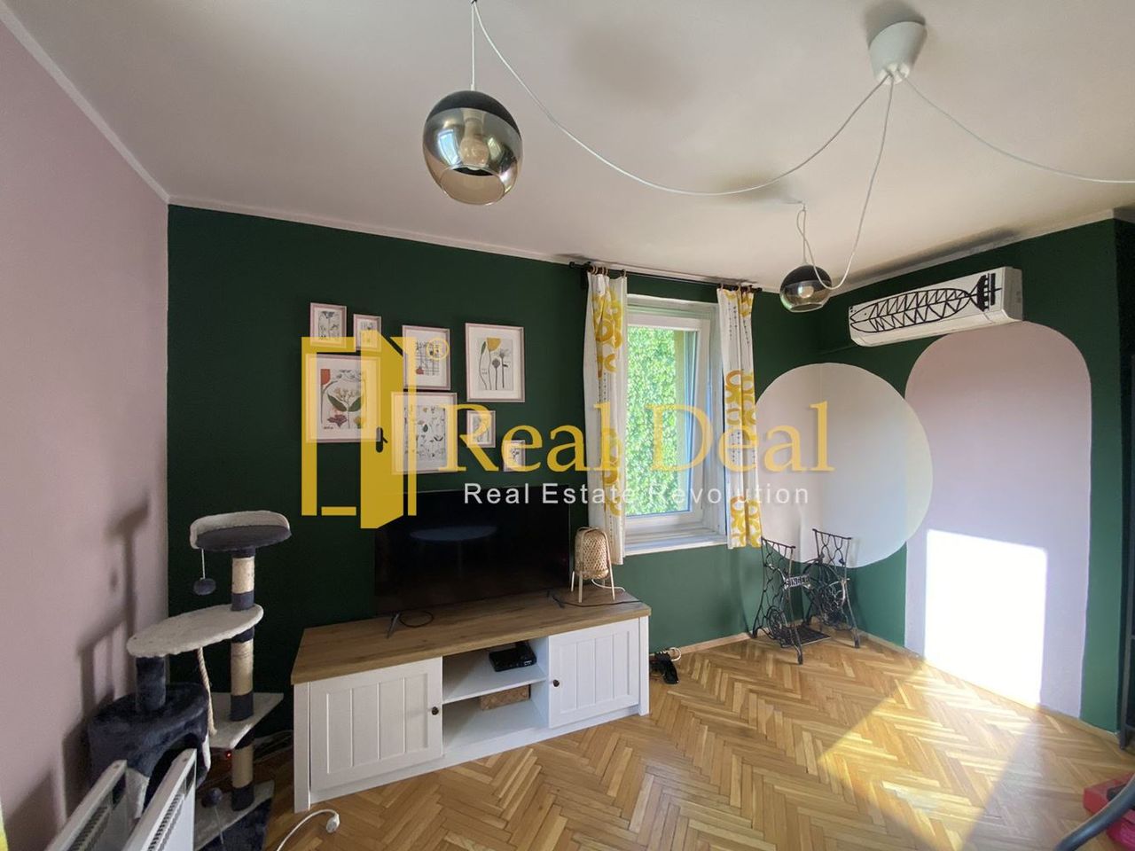 Дава се под наем Тристаен апартамент в София, Център - 53 кв.м за 625 € - Снимка #2