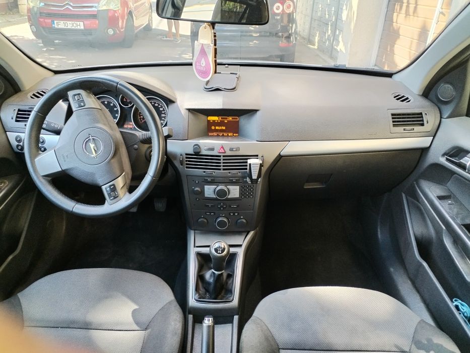 Vând Opel Astra H Combi, an 2006, motor 1.6 benzină


Vând Opel Astra