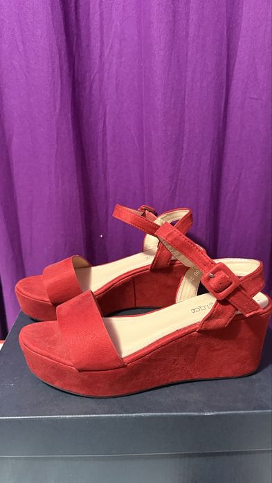 Sandale cu platforma