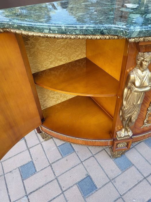 Феноменален шкаф в стил Луй  ХV