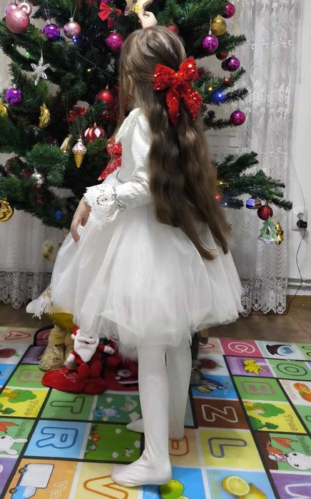 Rochie fetita, potrivita pentru vârsta de 4/5 ani