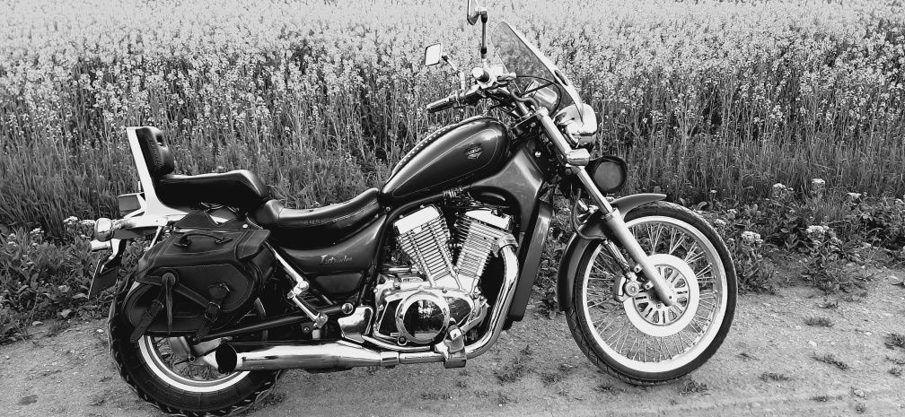 Vând Suzuki Intruder VS750