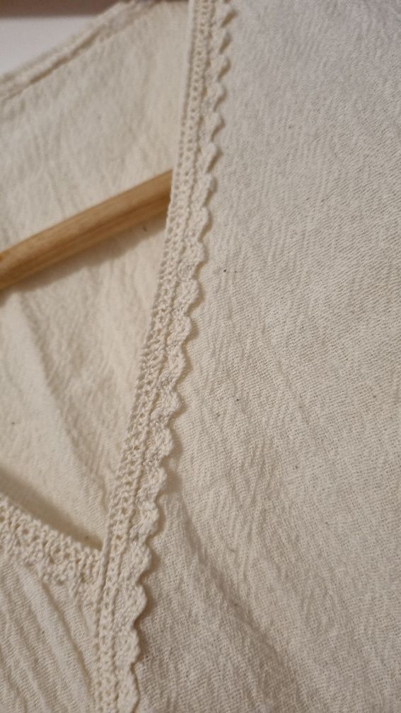 Bluza in cu dantela crosetata manual