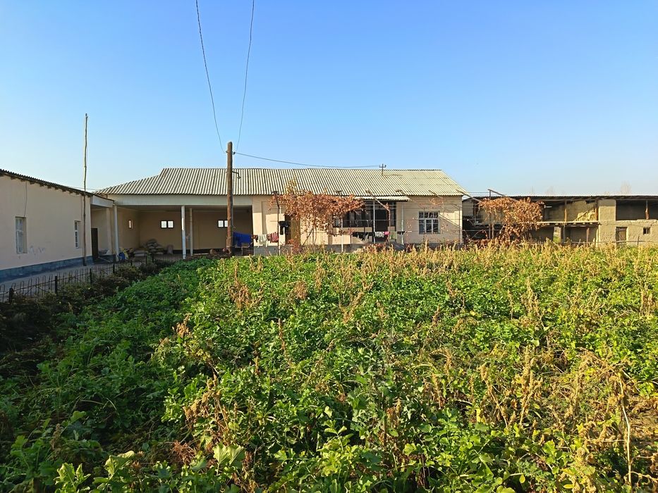 Uy sotiladi yaxwi holatda