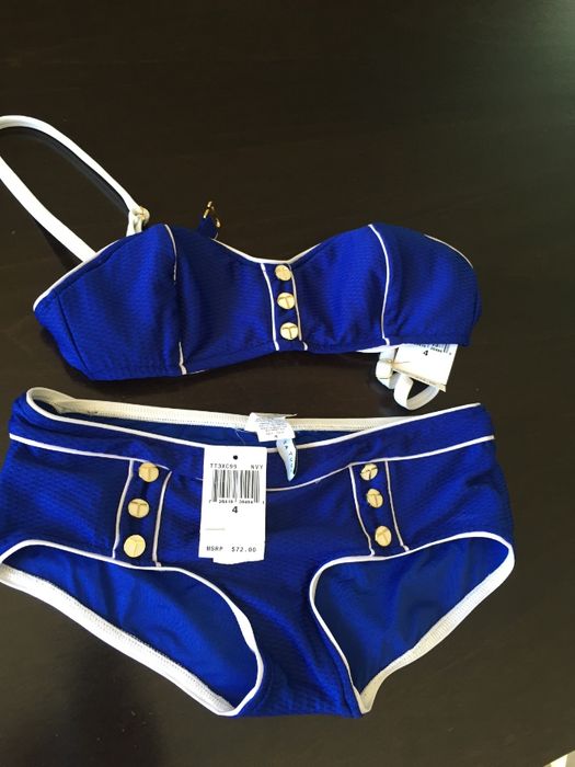 TRINA TURK баски/S син отAssos