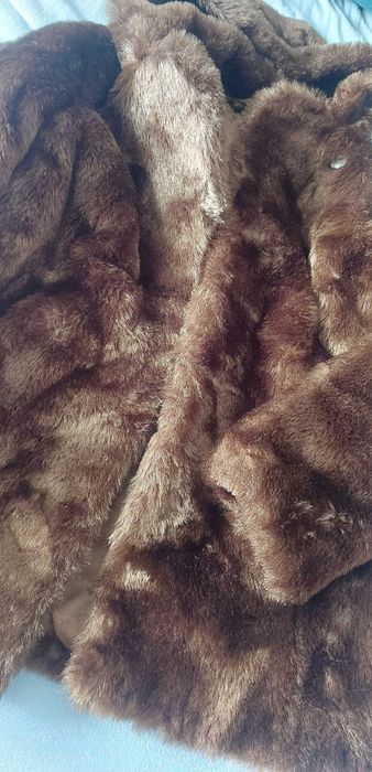 Haină blană artificială cu glugă