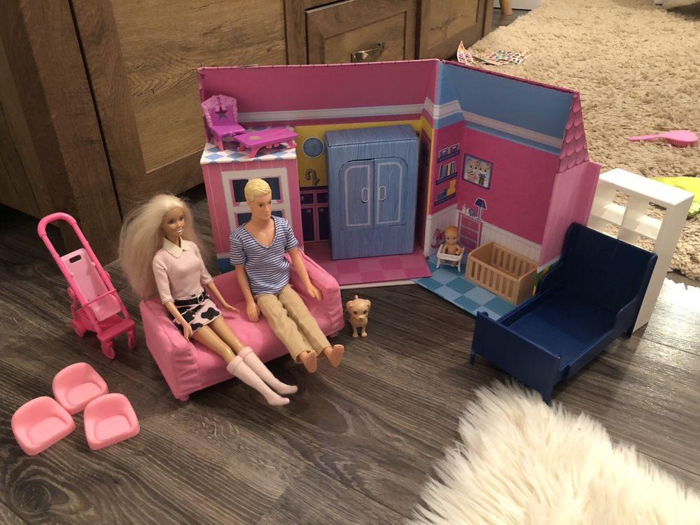 Papusi Barbie cu casuta si accesorii