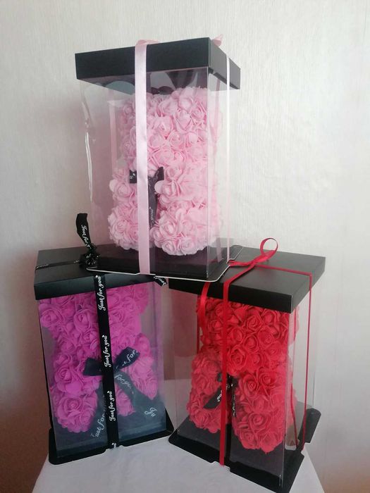 Мече от рози в различни цветове