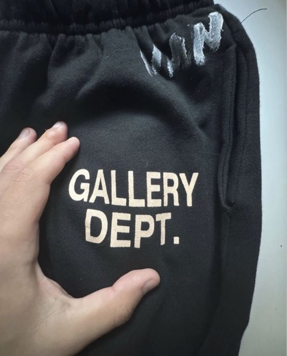 Pantaloni gallery dept