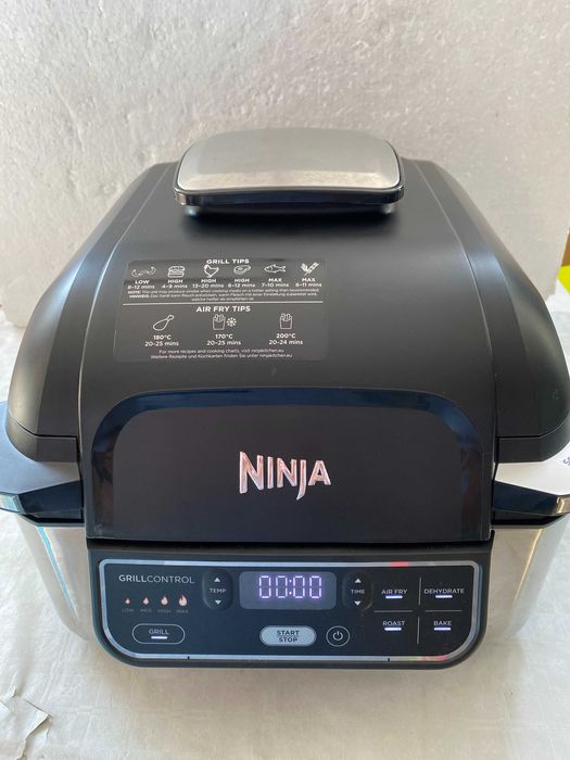 Gratar electric Foodi Ninja AG301EU, functie friteuza aer cald, 1760 W