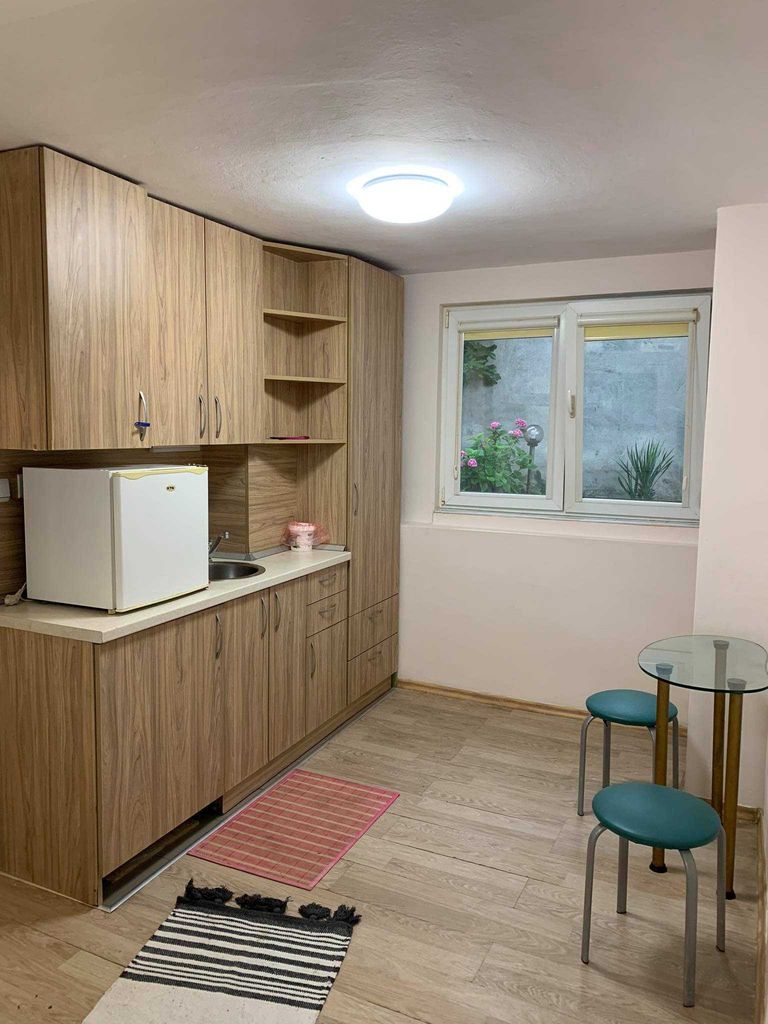 Дава се под наем Двустаен апартамент в Бургас, Център - 55 кв.м за 229.5 € - Снимка #1