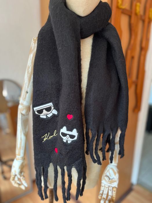 Нов шал Karl Lagerfeld