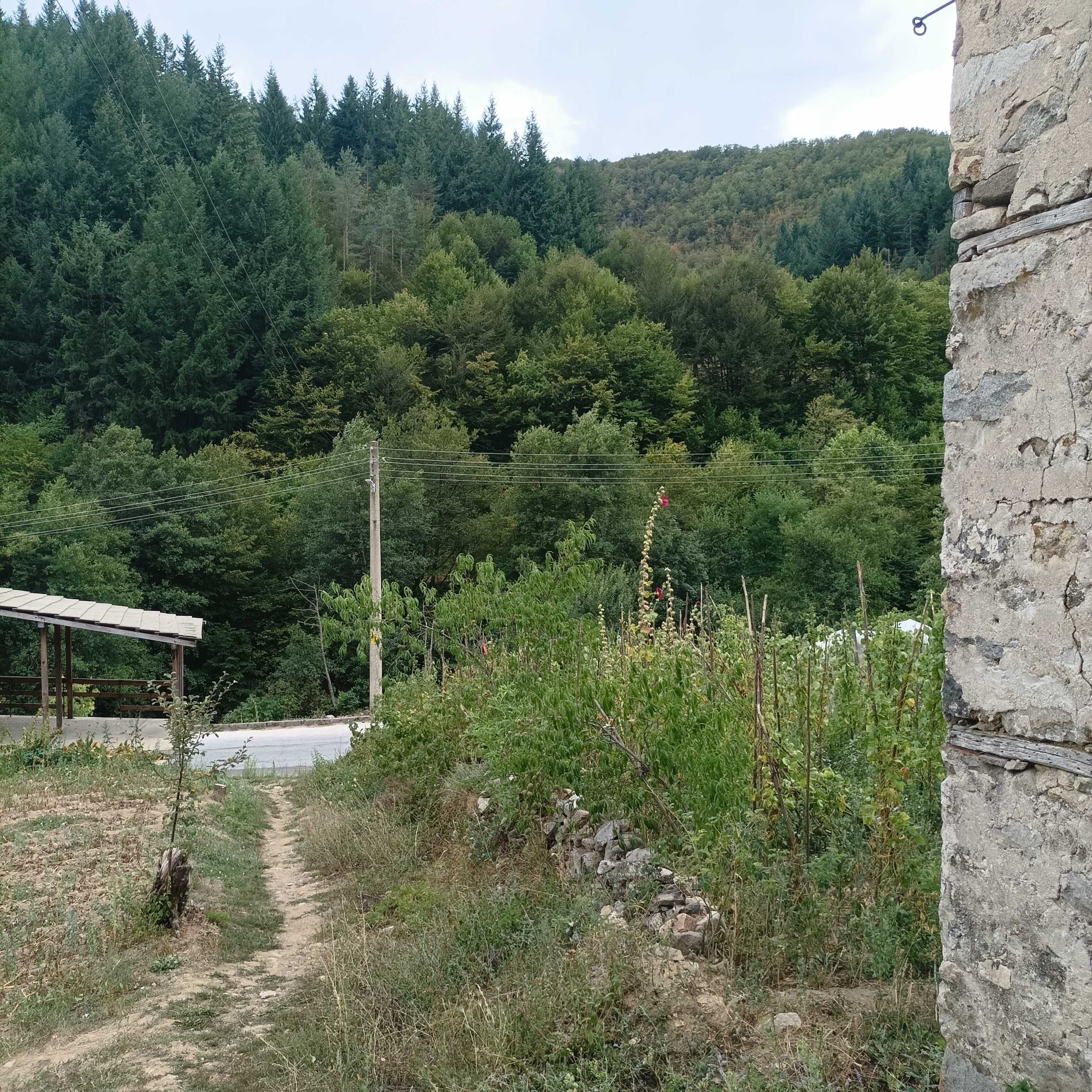 Каменна къща в Родопа планина